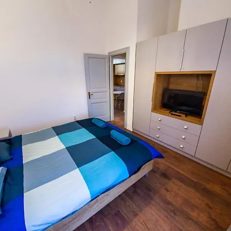 Luxury 1 Κλουζ-Ναπόκα