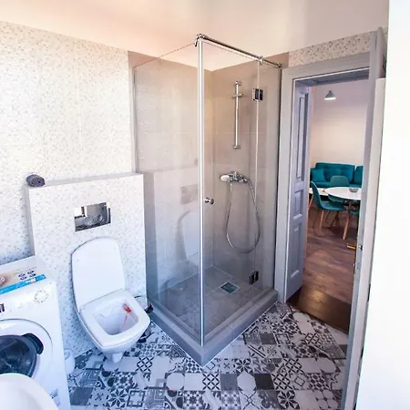 Luxury 1 *